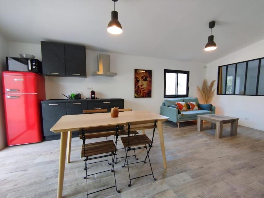 Appartement Avec Jardin Privatif Cuers Exteriör bild