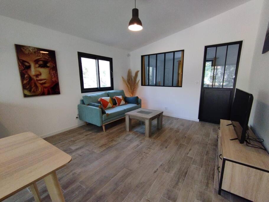 Appartement Avec Jardin Privatif Cuers Exteriör bild